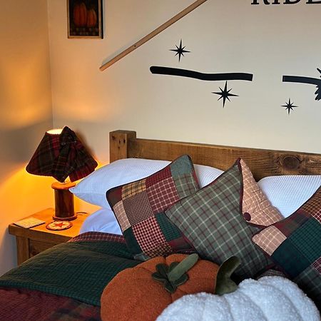 Bumbleberry Cottage Gresford Esterno foto