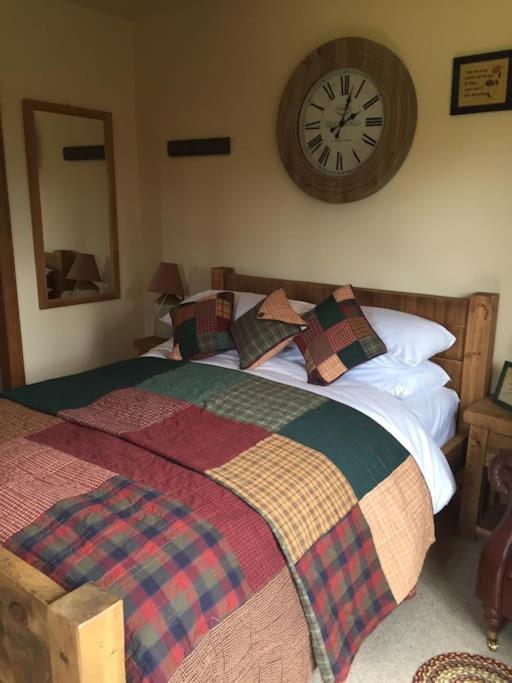 Bumbleberry Cottage Gresford Esterno foto