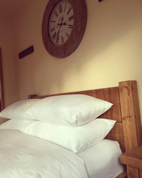 Bumbleberry Cottage Gresford Esterno foto