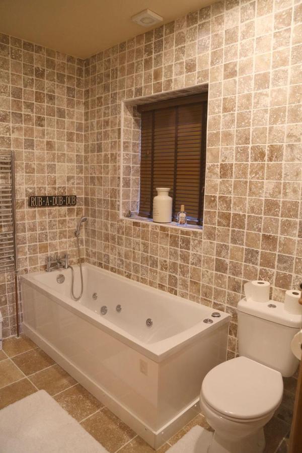 Bumbleberry Cottage Gresford Esterno foto