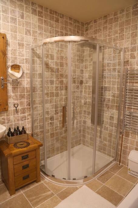Bumbleberry Cottage Gresford Esterno foto