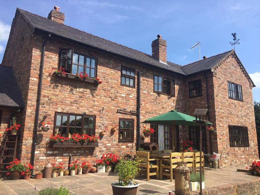 Bumbleberry Cottage Gresford Esterno foto