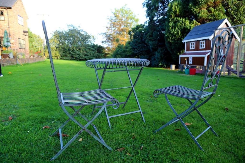 Bumbleberry Cottage Gresford Esterno foto
