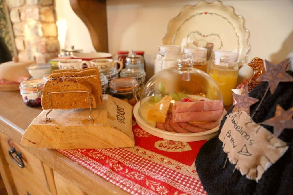 Bumbleberry Cottage Gresford Esterno foto