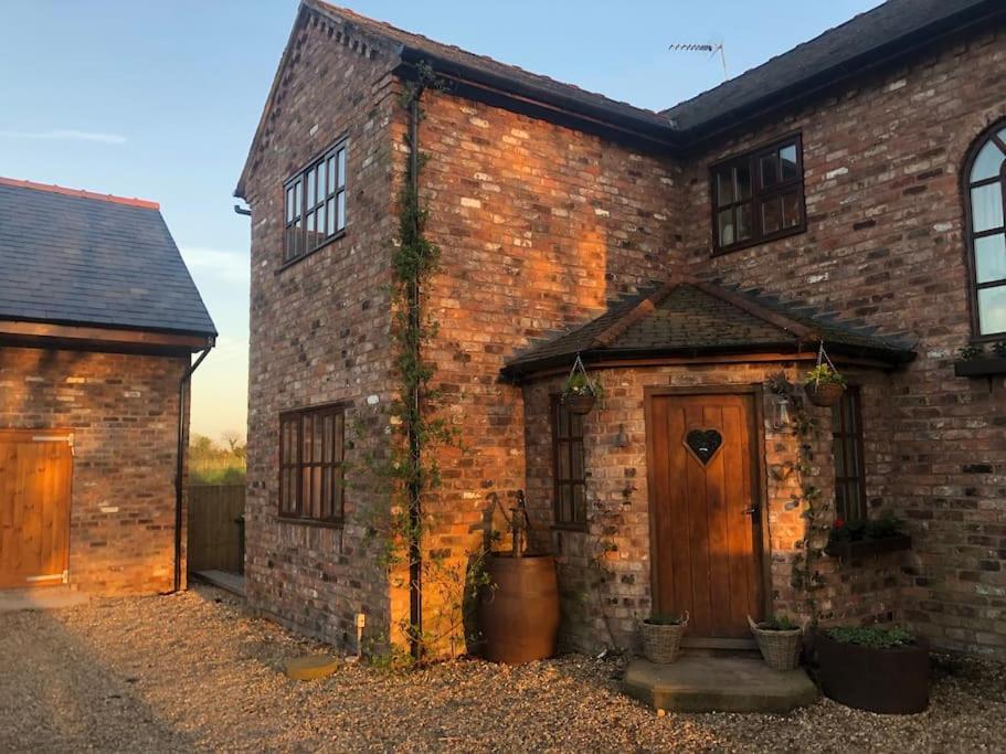 Bumbleberry Cottage Gresford Esterno foto