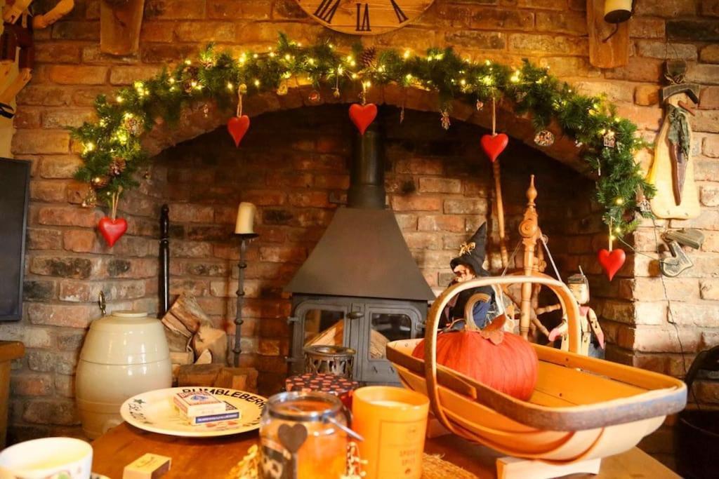 Bumbleberry Cottage Gresford Esterno foto