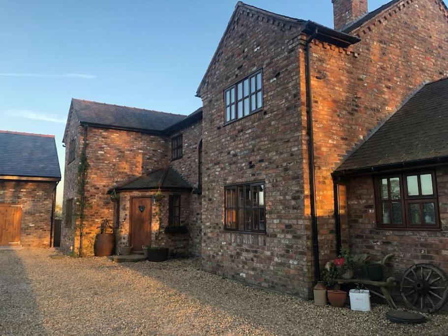 Bumbleberry Cottage Gresford Esterno foto