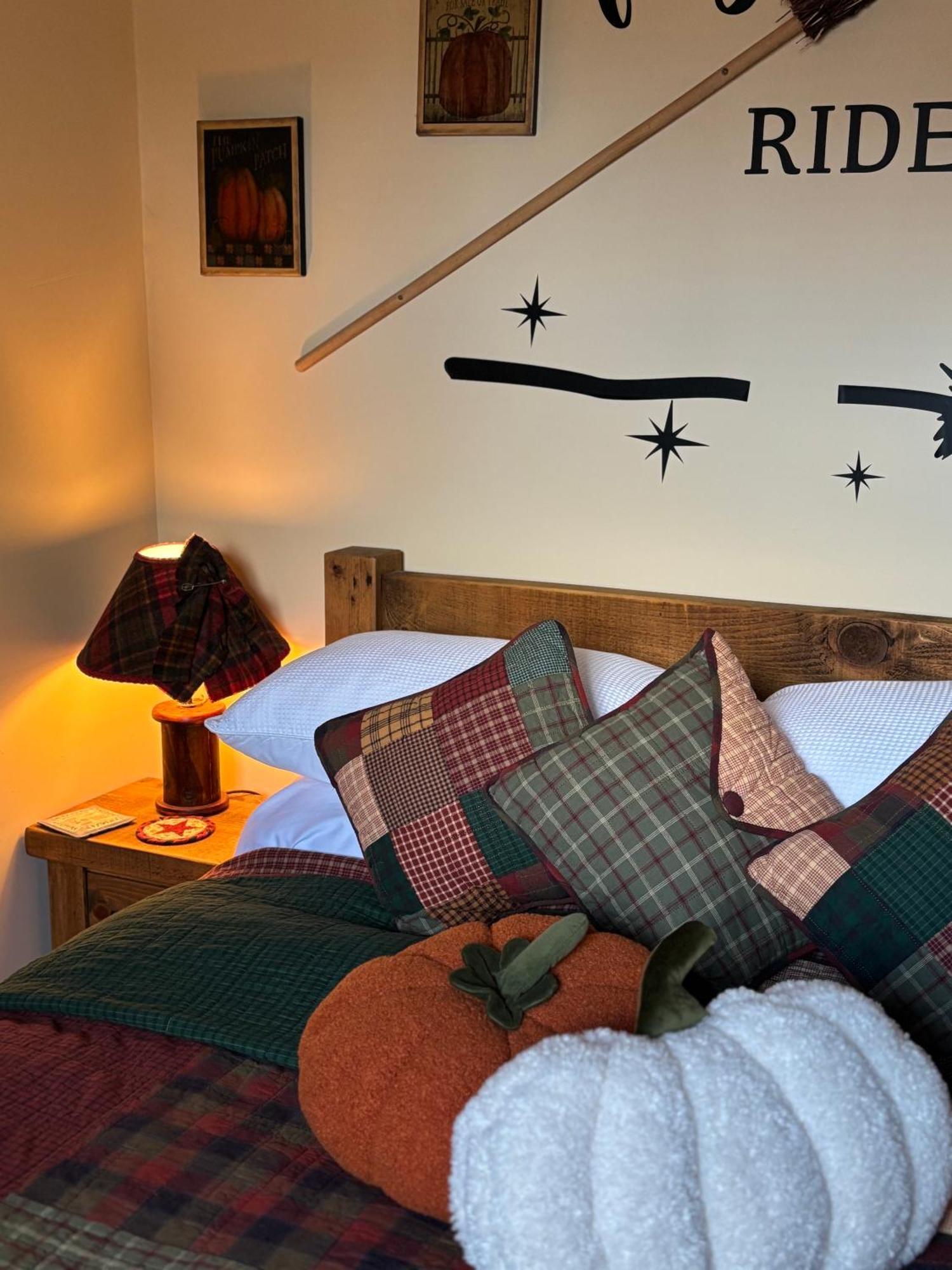 Bumbleberry Cottage Gresford Esterno foto