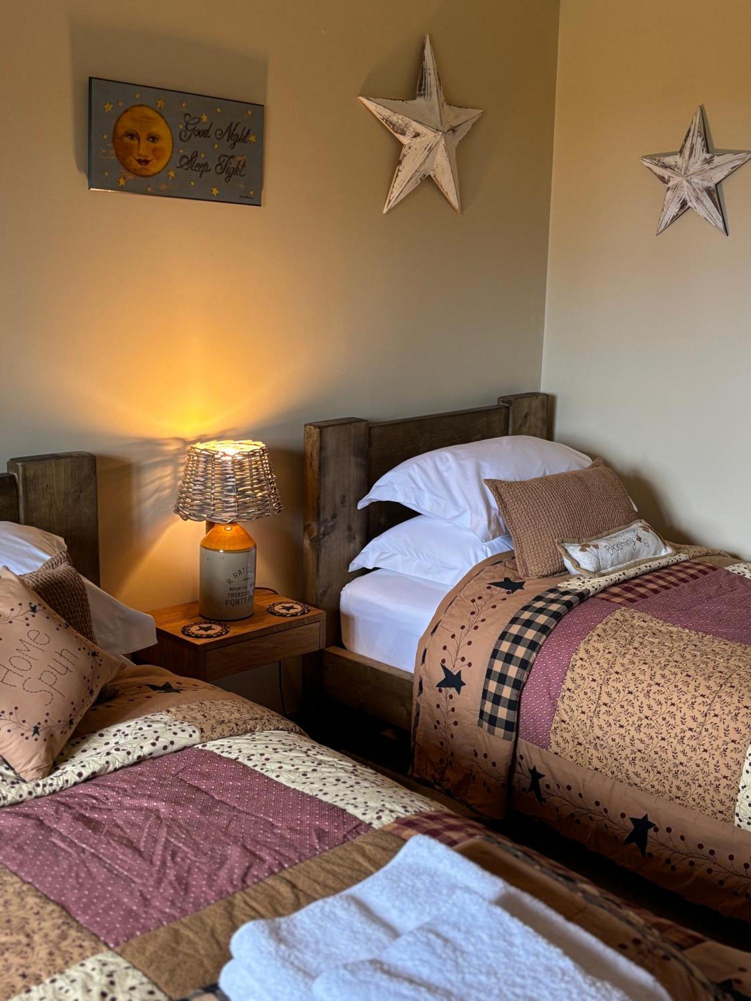 Bumbleberry Cottage Gresford Esterno foto